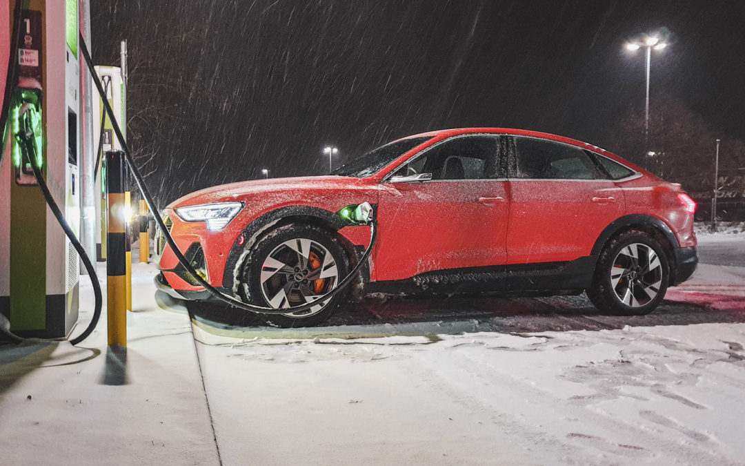 Infrastruktur Elektroauto:  Lädst du noch oder fährst du schon?